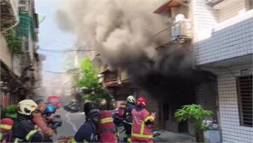 新莊透天厝疑氣爆竄火 孝子照顧9旬父雙雙獲救