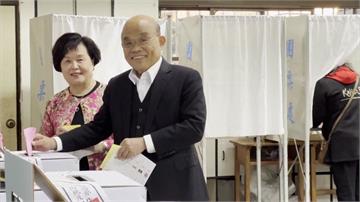 蘇貞昌一早偕妻投票 與民眾互動展親和力