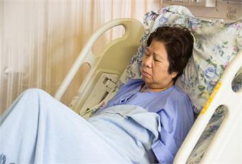 65歲阿姨突吐血命危 竟是B型肝炎惹禍！醫：這些...