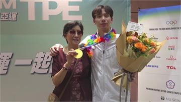亞運／台灣蝶王王冠閎奪金凱旋歸國 親友團大陣仗迎...