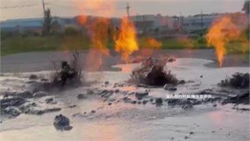 萬丹泥火山國慶「3口噴發」竄烈焰 達2層樓高