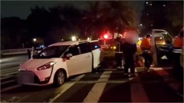 北市多元計程車深夜遭撞 「旋轉180度」釀5傷送...