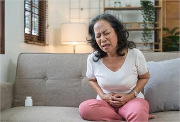 狂吃青菜卻還是便秘？你可能吃錯纖維　破解「宿便塞...