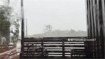 楊柳颱風狂襲綠島！陣風飆17級 機車倒滿地、防風...