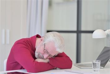 家中長輩越來越愛睡？醫示警：午睡頻率增加恐是疾病...