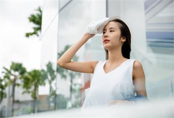 久待冷氣房恐害濕氣堆積！ 中醫師曝「飲食調整秘訣...
