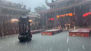 雨彈狂炸彰化！鹿港天后宮大淹水 天公爐.供桌全泡...