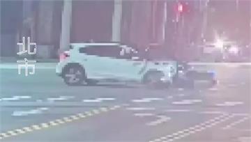 員警鳴笛出勤轉彎遭撞 頭部重創昏迷