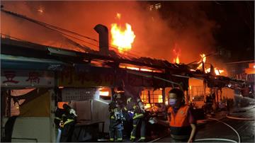 北市華西街惡火延燒5店鋪  一度傳出多次爆炸聲響
