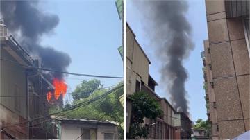 板橋韓式烤肉店頂樓起火 火勢兇猛、濃煙狂竄幸無人...