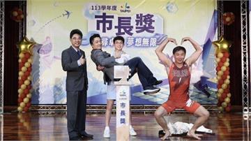 人生第一次被「公主抱」！　蔣萬安羞回：原來這就是...