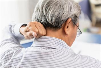 肩頸痠痛按摩、熱敷都沒用？醫揭「意想不到根源」 ...