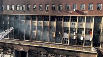 南非建物大火74人命喪火窟含12孩童 安全門被鎖...