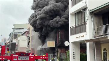 台中鐵皮加蓋透天厝火警「大量黑煙冒出」 消防出動...