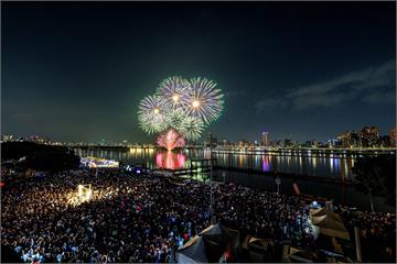 看煙火占位全武行 3人上演扯髮壓地挨罰