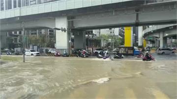 同管線二度受損 新莊新北大道施工挖破水管「積水淹...