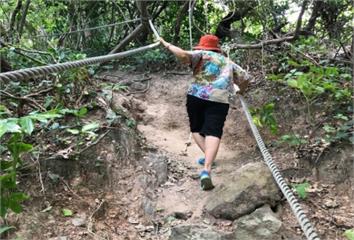 下山「倒退走」比較不傷膝蓋？ 醫曝真相 小心更容...