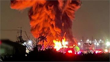 染紅夜空！ 屏東萬丹工廠竄猛烈火舌濃煙