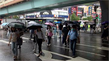 低壓帶籠罩大雨炸北台灣 氣象粉專：降雨高峰在明後...