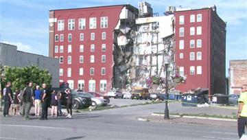 去年就有問題！6樓公寓坍塌「破大洞」像被炸過 衣...