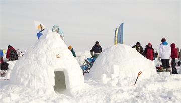 俄羅斯「蓋冰屋大賽」 逾2500人雪地較量