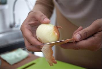 洋蔥該「剝皮前洗or剝皮後洗」？營養師解答  做...