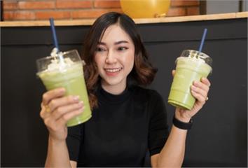 「綠茶vs抹茶」喝哪個好？營養師揭密  維生素C...