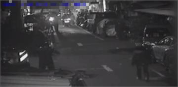 板橋驚傳砍人案！男持折疊刀刺對方腹、腿濺血 遭壓...