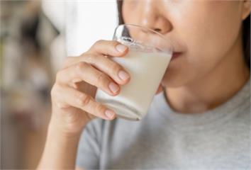 每天喝牛奶會變胖？ 營養師解答「常見8真相」.....