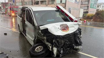 空車鳴笛！花蓮民間救護車疑雨中失控 撞2車1死