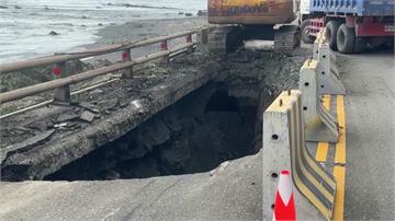 花蓮台11線驚現天坑！路基掏空害2車爆胎　工務單...