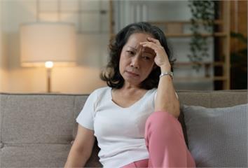 天氣轉涼 長輩心情跟著變差？季節性憂鬱可能找上門