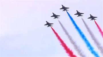 國慶圖輯／壓軸登場！雷虎小組5架勇鷹高教機編隊飛...