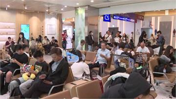 桃園機場今早仍湧赴日旅客 民眾：先照行程走「滾動...
