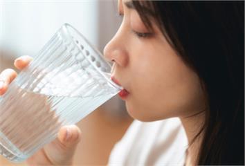「10種喝水習慣」你以為健康卻愈喝愈糟！　營養師...
