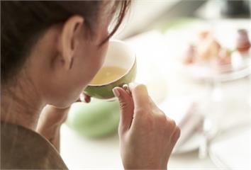 飯後喝茶錯了！營養師揭「早晨這個時段」是最佳喝茶...