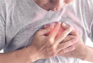 出現強烈胸痛就已是心肌梗塞發作！ 醫揭「7種症狀...