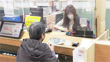 元旦新制上路！ 滿70歲「自願繳回駕照」最多可領...