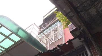 新北婦遭兒拿菜刀挾持砍傷！ 男遭警壓制逮捕