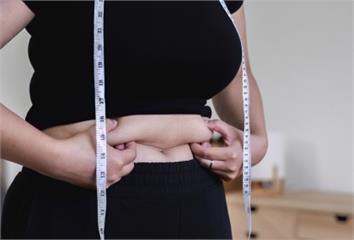 努力飲控卻愈來愈胖？ 營養師曝「真正元凶」：荷爾...