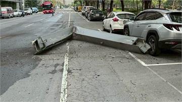 高雄工地「天降鋼梁」！ 1工人遭壓傷死亡、2車被...