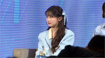 李珠珢應援中「崩潰落淚」 數度拭淚畫面瘋傳