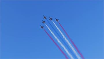 國慶全兵力預演！5架勇鷹高教機編隊飛行 壓軸衝場...