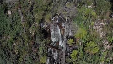 澳洲小鎮森林大火　意外讓「神秘瀑布」現蹤