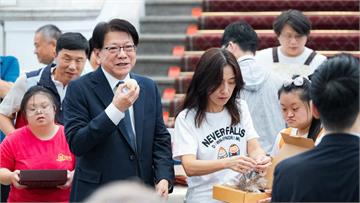 傅崐萁鞠躬道歉喊「概括承受」 潘孟安：1.5萬盒...