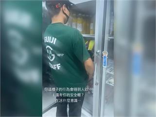 又有手搖店出包！店員「安全帽放冰箱」挨轟　店家急...