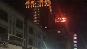 台南KTV頂樓竄火冒濃煙 現場疏散逾百人