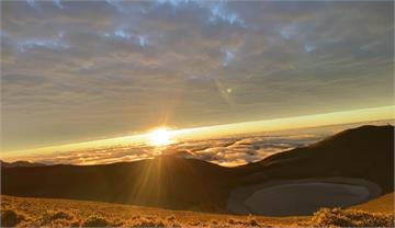 2026年元旦曙光來報到！ 登山隊嘉明湖喜迎「金黃美景」