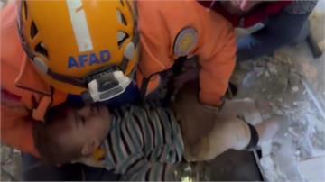 土耳其2歲童受困79小時奇蹟獲救 災區16嬰兒被...