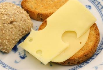 營養師揭十大補鈣食物排行！黑芝麻、小魚乾、地瓜葉都是骨本救星